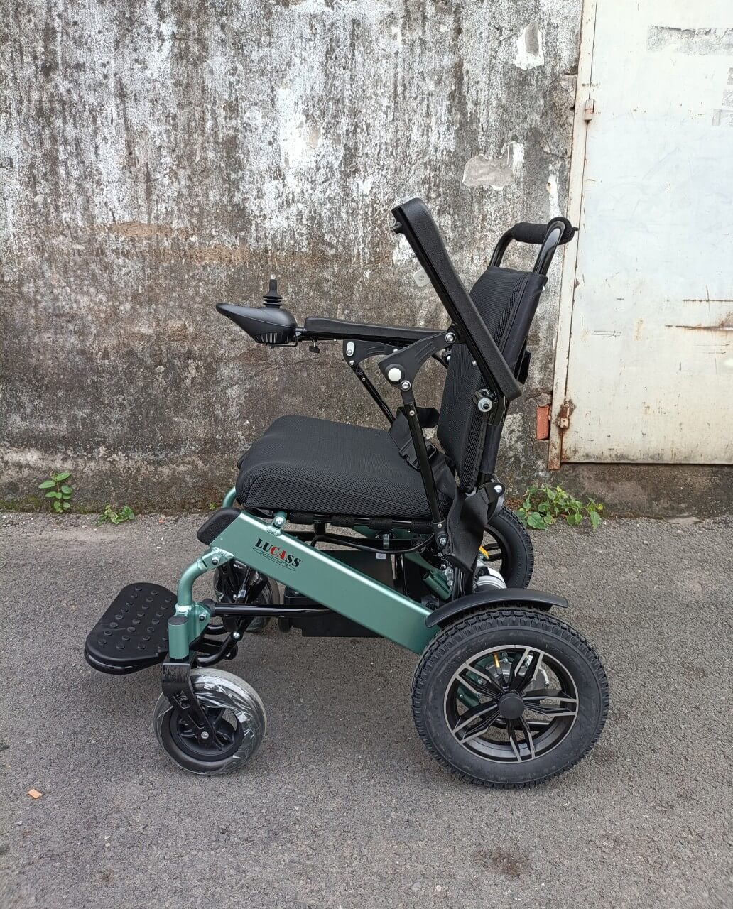 Hình ảnh thực tế xe lăn Lucass XE-612L